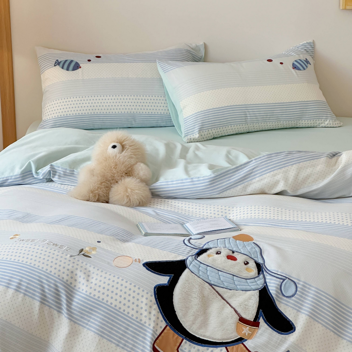 91家纺网 家纺一手货源 找家纺 紫桐 Lila lndus 2025新款双层纱贴布绣四件套 小企鹅