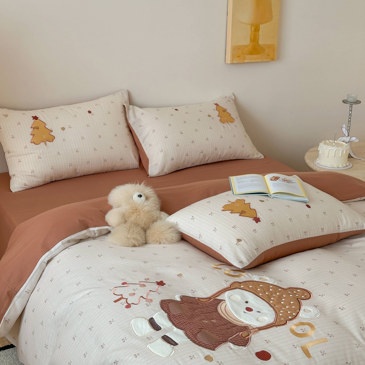 91家纺网 家纺一手货源 找家纺 紫桐 Lila lndus 2025新款双层纱贴布绣四件套 小雪人