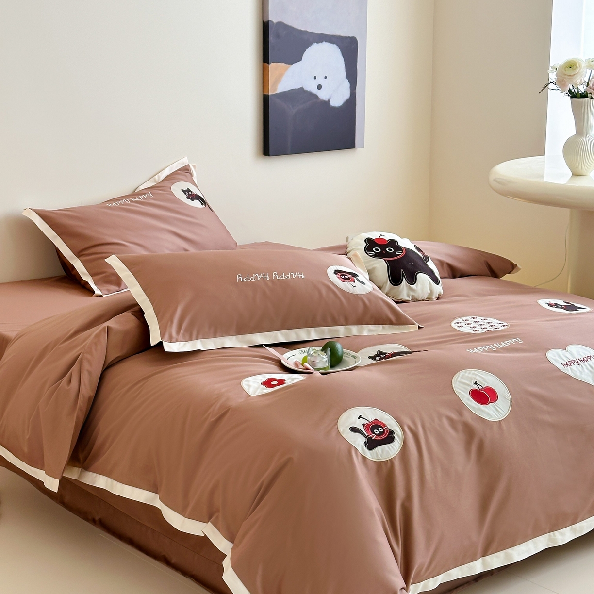 91家纺网 家纺一手货源 找家纺 紫桐 Lila lndus 2025新款50支双股长绒棉纯棉四件套 假日猫咪-咖