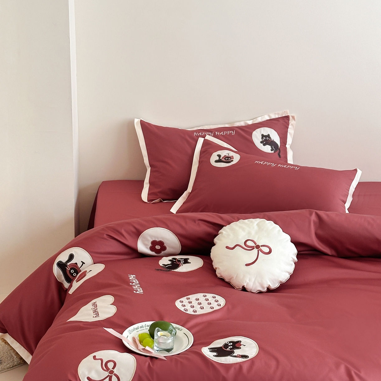 91家纺网 家纺一手货源 找家纺 紫桐 Lila lndus 2025新款50支双股长绒棉纯棉四件套 假日猫咪-红