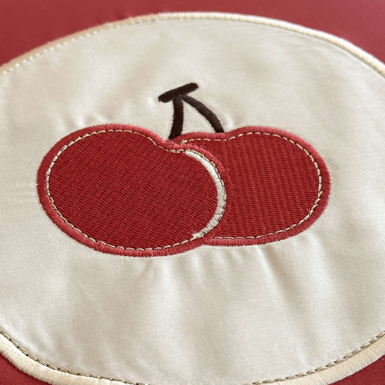 91家纺网 家纺一手货源 找家纺 紫桐 Lila lndus 2025新款50支双股长绒棉纯棉四件套 假日猫咪-红