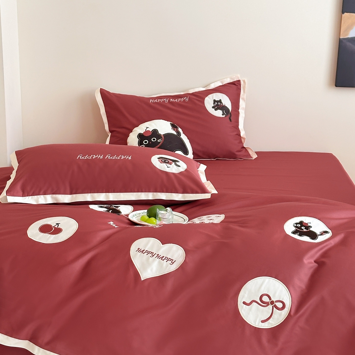 91家纺网 家纺一手货源 找家纺 紫桐 Lila lndus 2025新款50支双股长绒棉纯棉四件套 假日猫咪-红