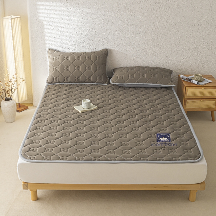 91家纺网 家纺一手货源 找家纺 老帅的工厂店2025新款A类水洗棉珩绣棉花床褥 咖色