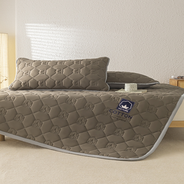 91家纺网 家纺一手货源 找家纺 老帅的工厂店2025新款A类水洗棉珩绣棉花床褥 咖色