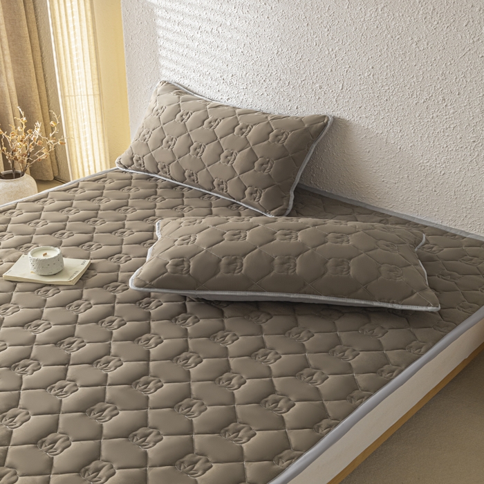 91家纺网 家纺一手货源 找家纺 老帅的工厂店2025新款A类水洗棉珩绣棉花床褥 咖色