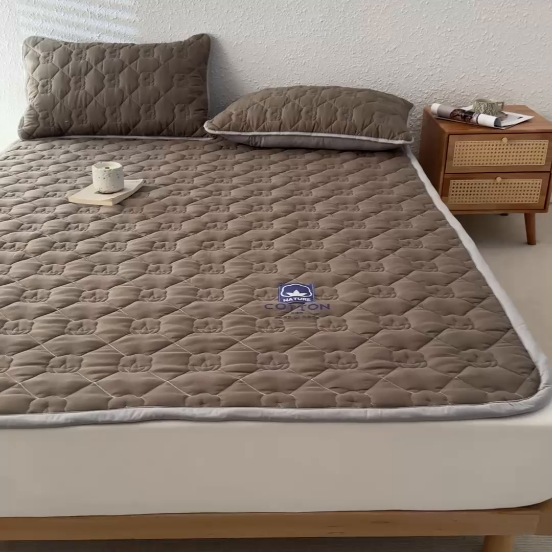 91家纺网 家纺一手货源 找家纺 老帅的工厂店2025新款A类水洗棉珩绣棉花床褥 咖色