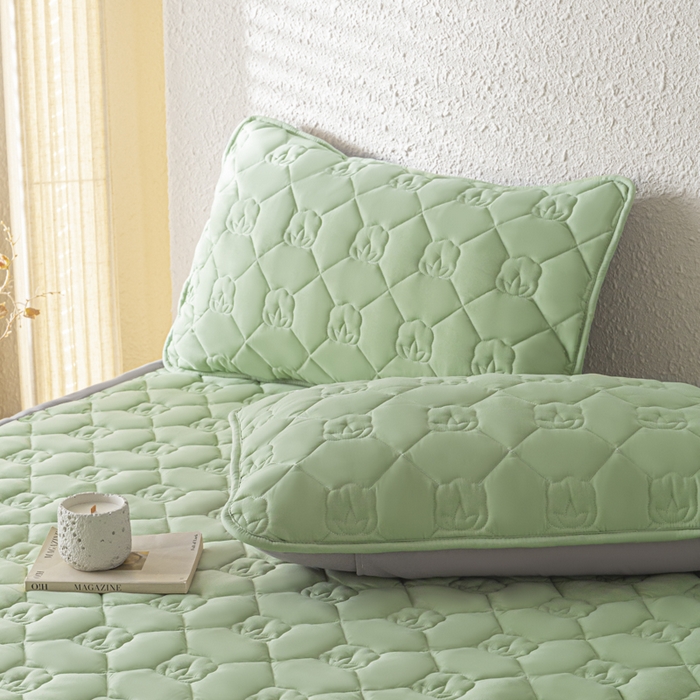 91家纺网 家纺一手货源 找家纺 老帅的工厂店2025新款A类水洗棉珩绣棉花床褥 清新绿