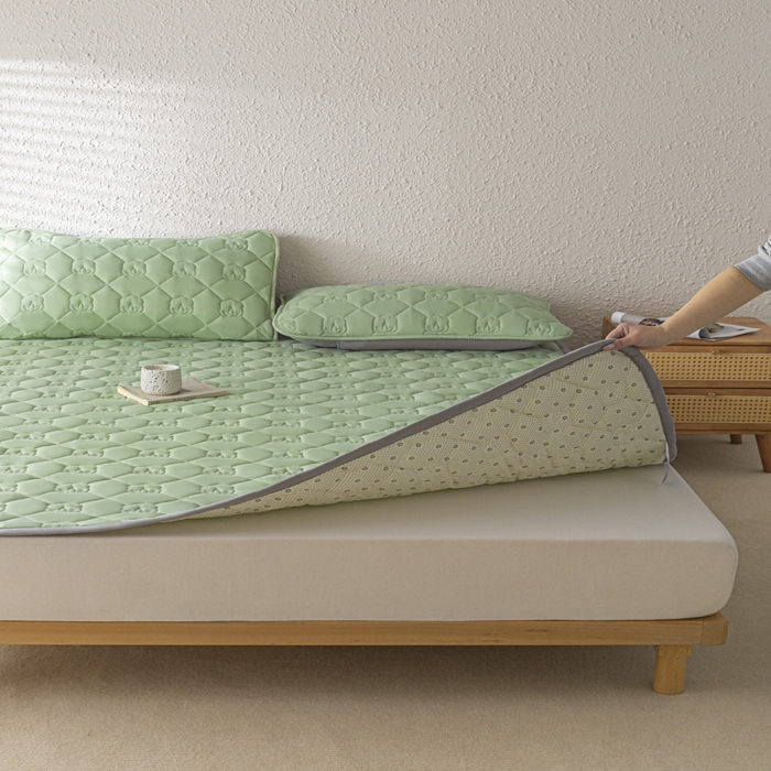 91家纺网 家纺一手货源 找家纺 老帅的工厂店2025新款A类水洗棉珩绣棉花床褥 清新绿