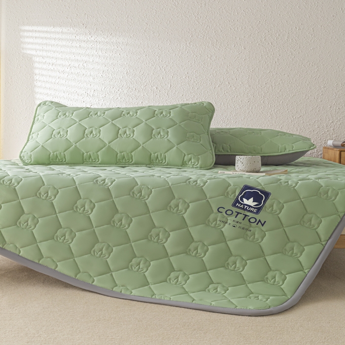 91家纺网 家纺一手货源 找家纺 老帅的工厂店2025新款A类水洗棉珩绣棉花床褥 清新绿