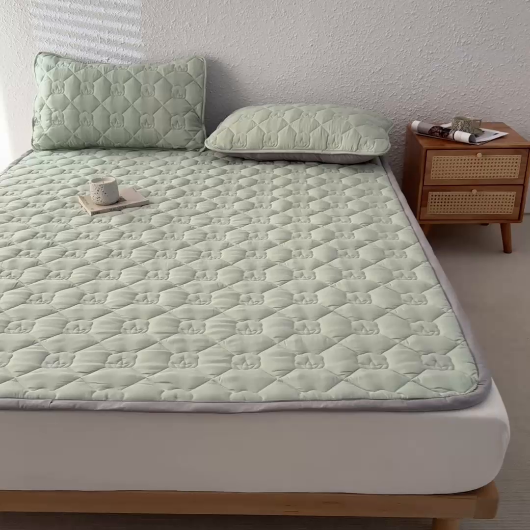 91家纺网 家纺一手货源 找家纺 老帅的工厂店2025新款A类水洗棉珩绣棉花床褥 清新绿