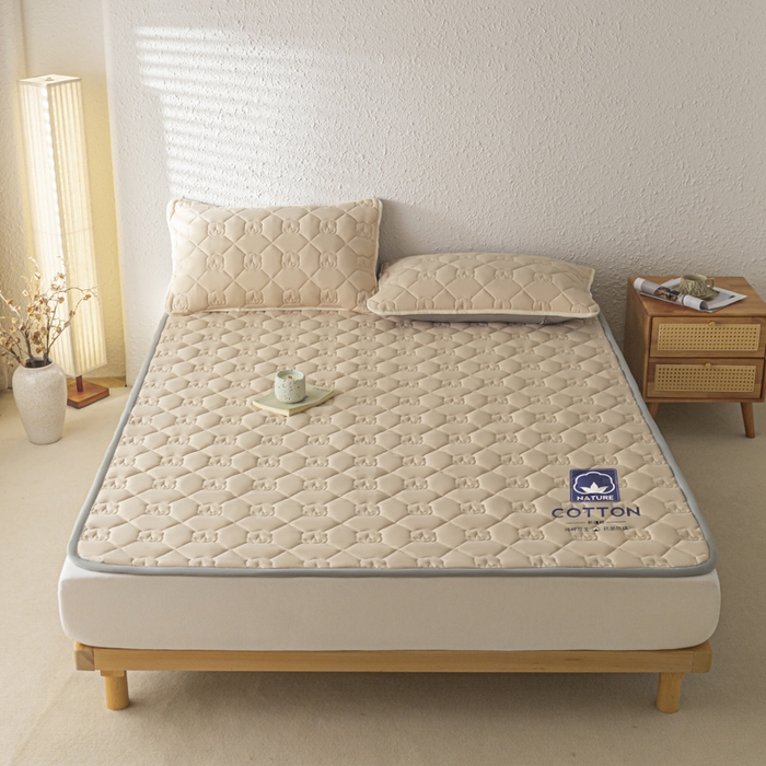 91家纺网 家纺一手货源 找家纺 老帅的工厂店2025新款A类水洗棉珩绣棉花床褥 杏色