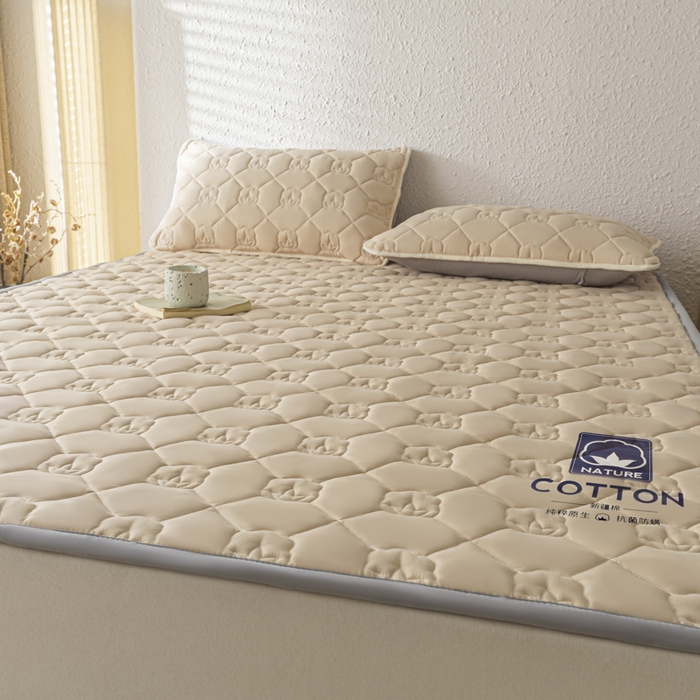 91家纺网 家纺一手货源 找家纺 老帅的工厂店2025新款A类水洗棉珩绣棉花床褥 杏色