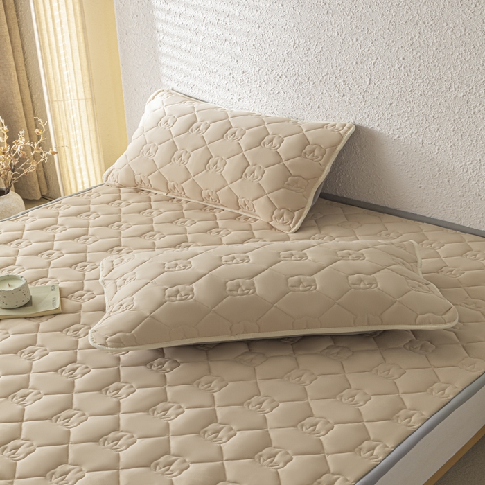 91家纺网 家纺一手货源 找家纺 老帅的工厂店2025新款A类水洗棉珩绣棉花床褥 杏色