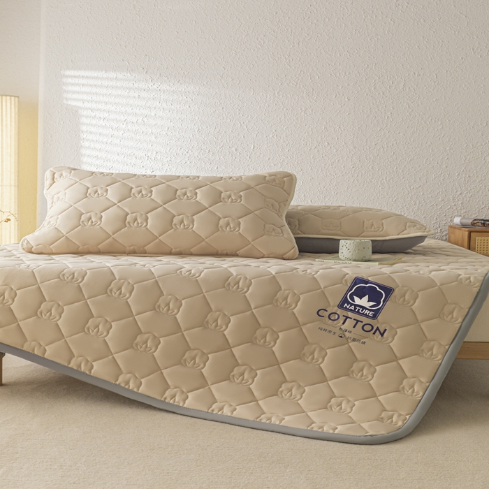 91家纺网 家纺一手货源 找家纺 老帅的工厂店2025新款A类水洗棉珩绣棉花床褥 杏色