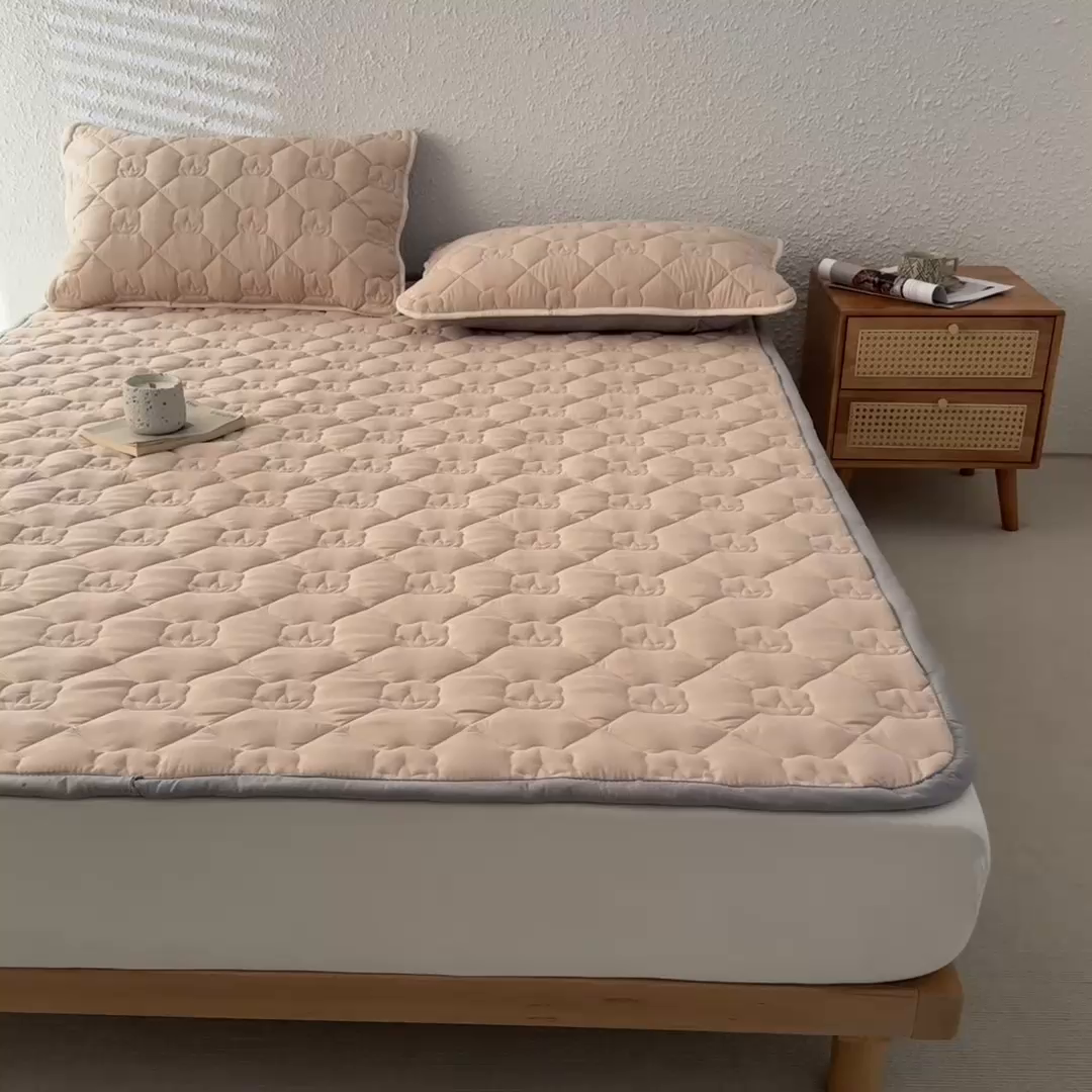 91家纺网 家纺一手货源 找家纺 老帅的工厂店2025新款A类水洗棉珩绣棉花床褥 杏色