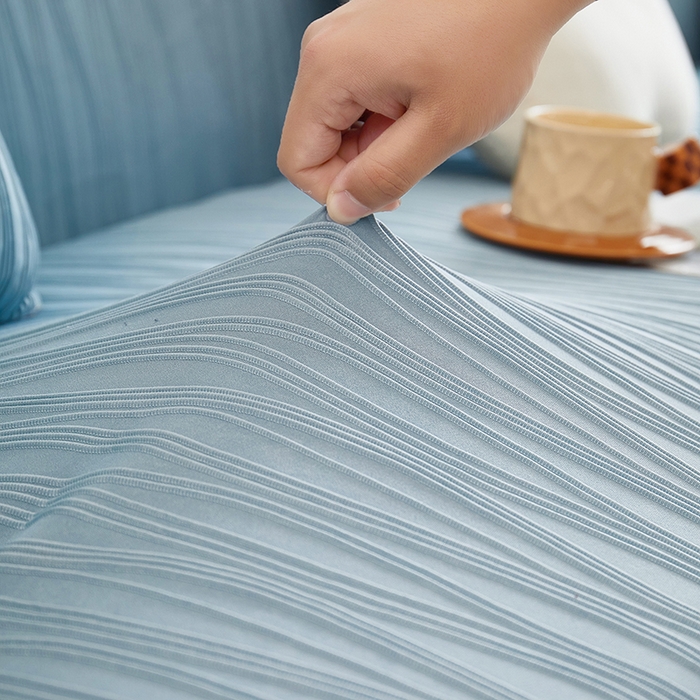 91家纺网 家纺一手货源 找家纺 丝绮鹿 2025新款提花绒沙发套水波纹松紧款 雾蓝