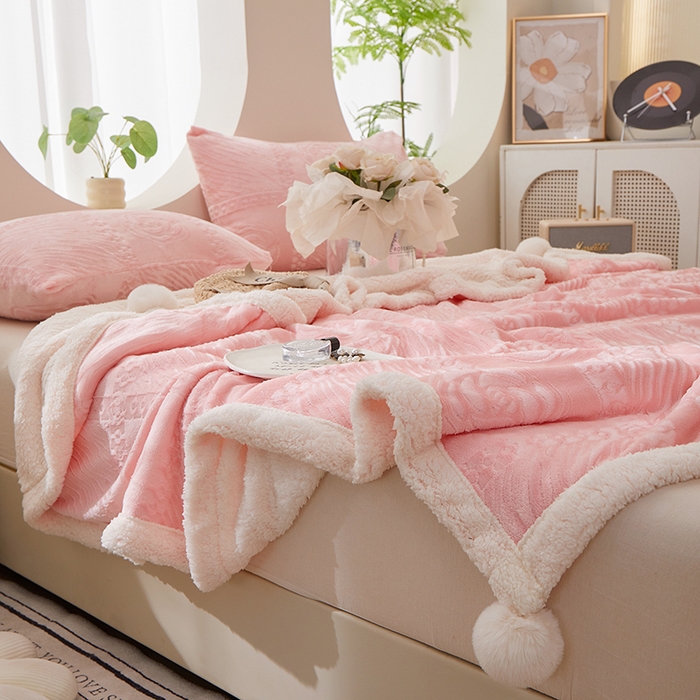 91家纺网 家纺一手货源 找家纺 楼兰公主2025新款雪兔绒小香风提花雕花毯 山茶花奶白拼粉玉