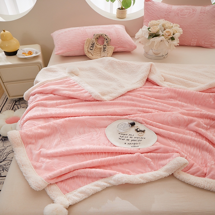 91家纺网 家纺一手货源 找家纺 楼兰公主2025新款雪兔绒小香风提花雕花毯 山茶花奶白拼粉玉