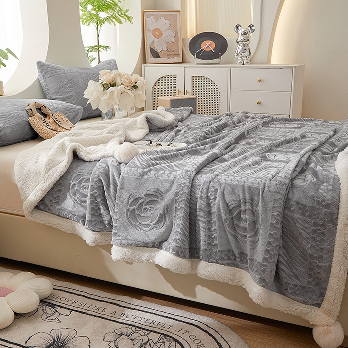 91家纺网 家纺一手货源 找家纺 楼兰公主2025新款雪兔绒小香风提花雕花毯 山茶花奶白拼浅灰