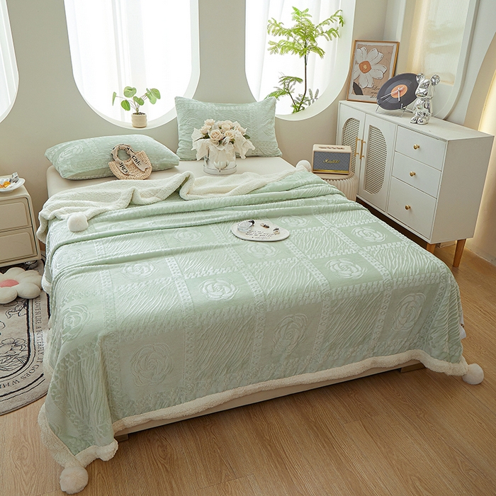 91家纺网 家纺一手货源 找家纺 楼兰公主2025新款雪兔绒小香风提花雕花毯 山茶花奶白拼清绿