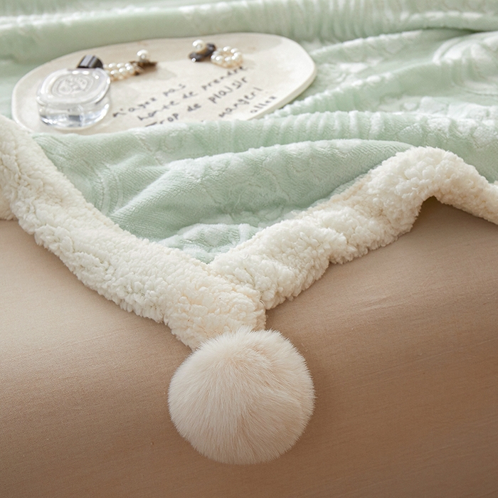 91家纺网 家纺一手货源 找家纺 楼兰公主2025新款雪兔绒小香风提花雕花毯 山茶花奶白拼清绿