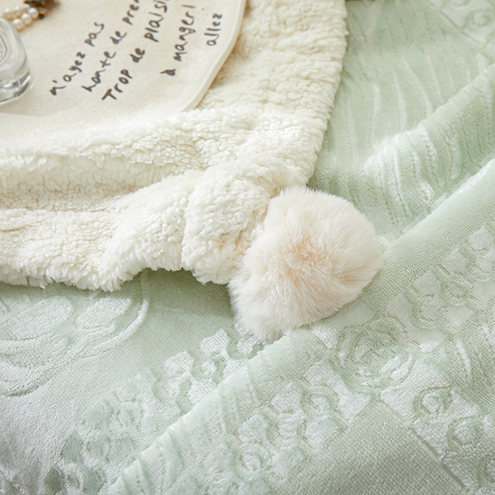 91家纺网 家纺一手货源 找家纺 楼兰公主2025新款雪兔绒小香风提花雕花毯 山茶花奶白拼清绿