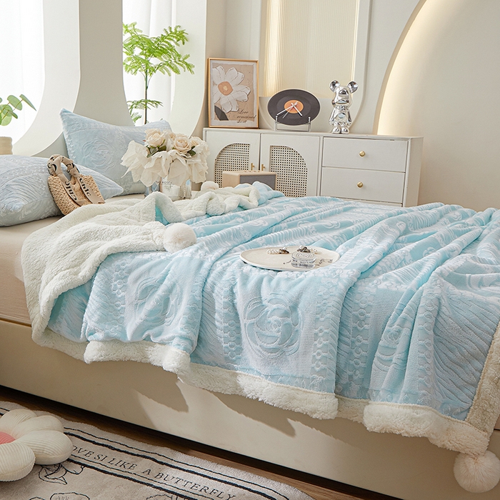 91家纺网 家纺一手货源 找家纺 楼兰公主2025新款雪兔绒小香风提花雕花毯 山茶花奶白拼天蓝