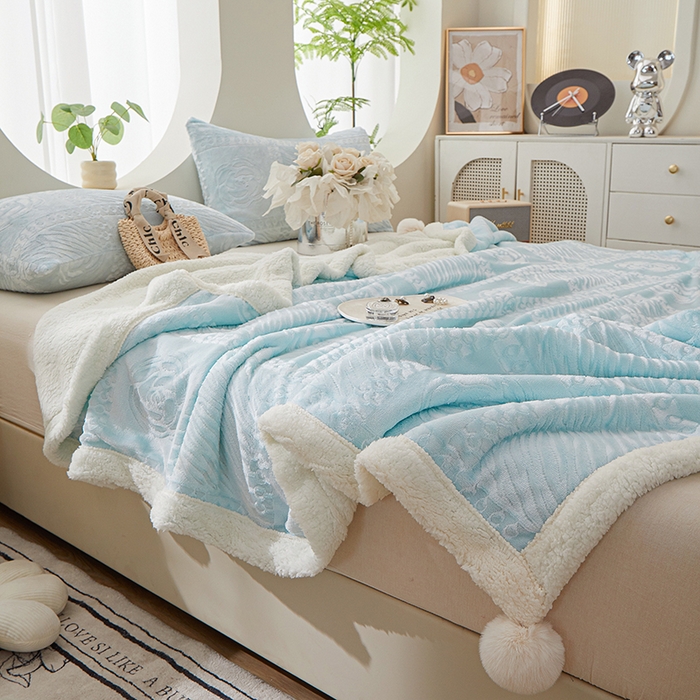 91家纺网 家纺一手货源 找家纺 楼兰公主2025新款雪兔绒小香风提花雕花毯 山茶花奶白拼天蓝