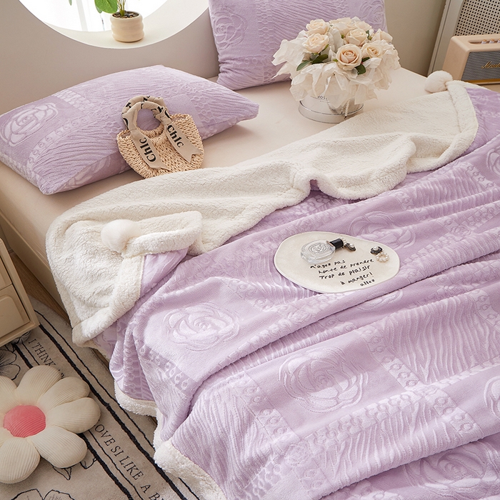 91家纺网 家纺一手货源 找家纺 楼兰公主2025新款雪兔绒小香风提花雕花毯 山茶花奶白拼香紫