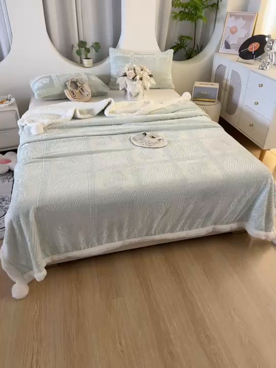 91家纺网 家纺一手货源 找家纺 楼兰公主2025新款雪兔绒小香风提花雕花毯 山茶花奶白拼清绿