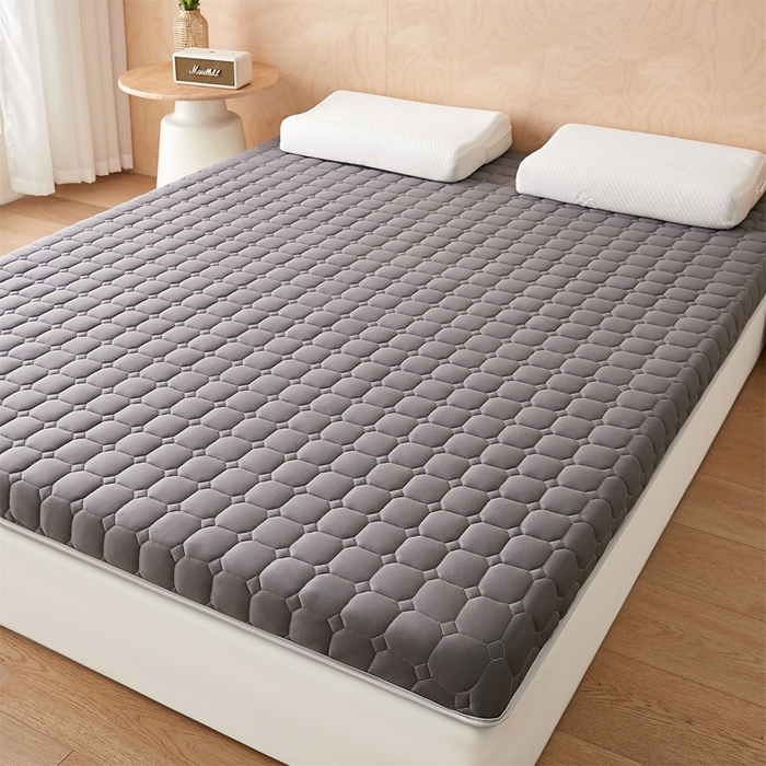 91家纺网 家纺一手货源 找家纺 芊梵床垫 2025新款牛奶丝棉花硬质棉床垫-成人款 格子灰