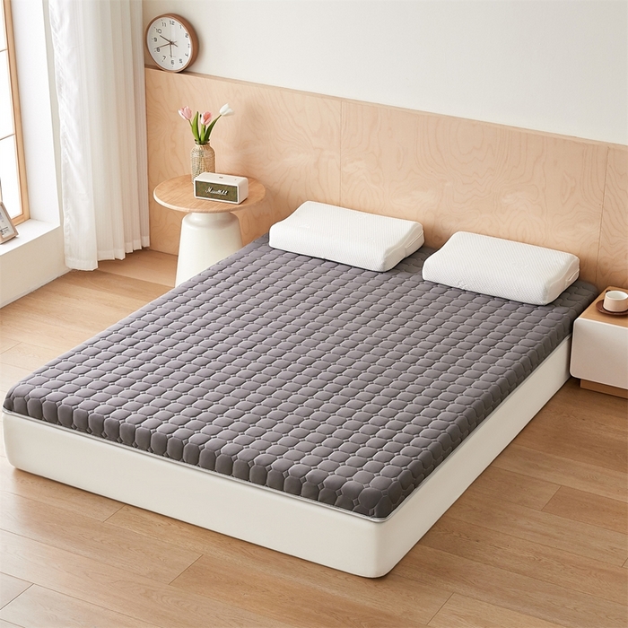 91家纺网 家纺一手货源 找家纺 芊梵床垫 2025新款牛奶丝棉花硬质棉床垫-成人款 格子灰