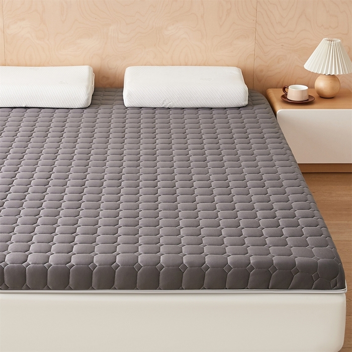 91家纺网 家纺一手货源 找家纺 芊梵床垫 2025新款牛奶丝棉花硬质棉床垫-成人款 格子灰