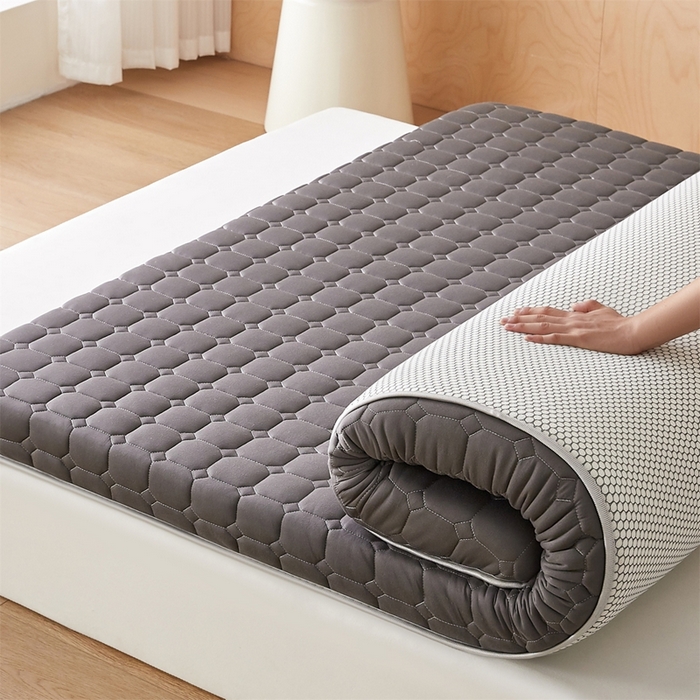 91家纺网 家纺一手货源 找家纺 芊梵床垫 2025新款牛奶丝棉花硬质棉床垫-成人款 格子灰