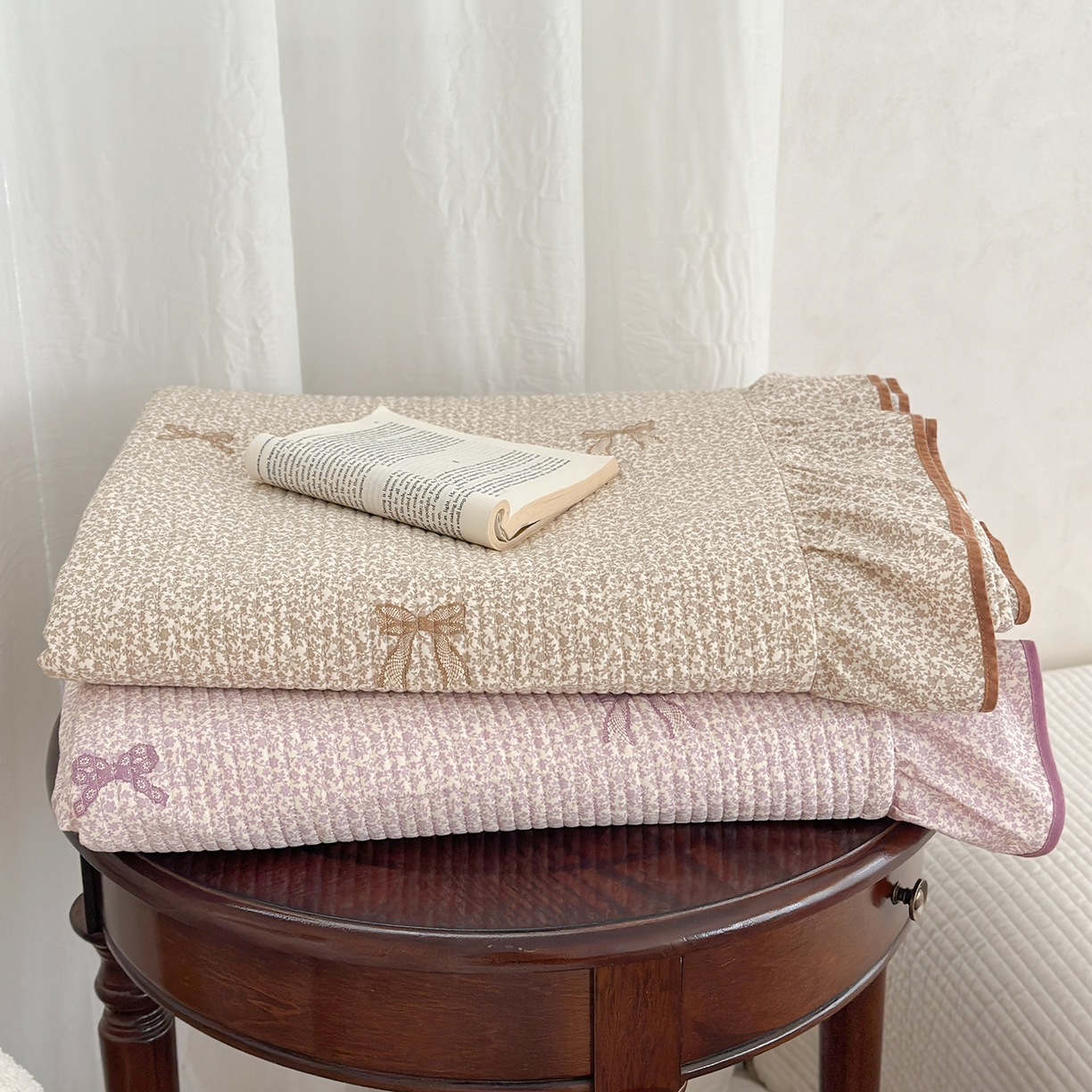 91家纺网 家纺一手货源 找家纺 琳可家居2025新款全棉印花花边床盖可搭配同款被套 组合图仅供参考