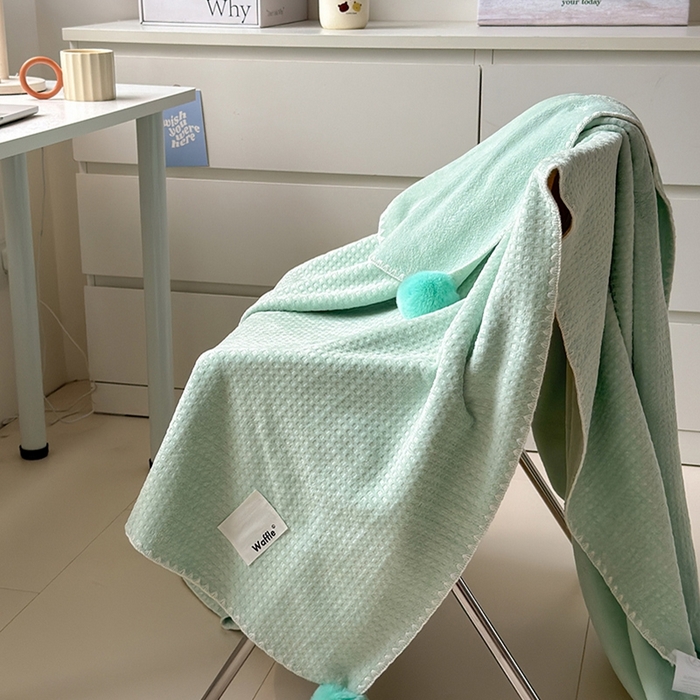 91家纺网 家纺一手货源 找家纺 艾佳 2025新款华夫格升级版毛球款四季毯盖毯毛毯毯子 曼波球蓝