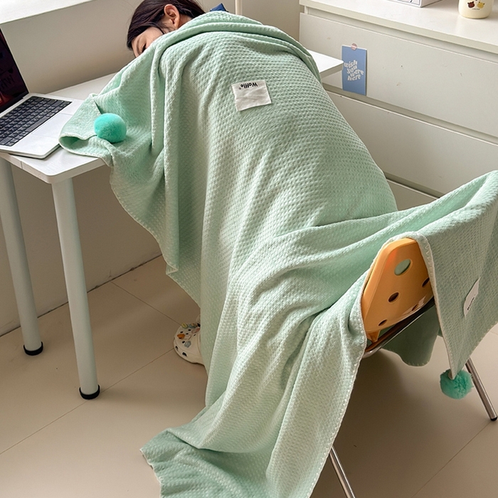 91家纺网 家纺一手货源 找家纺 艾佳 2025新款华夫格升级版毛球款四季毯盖毯毛毯毯子 曼波球蓝