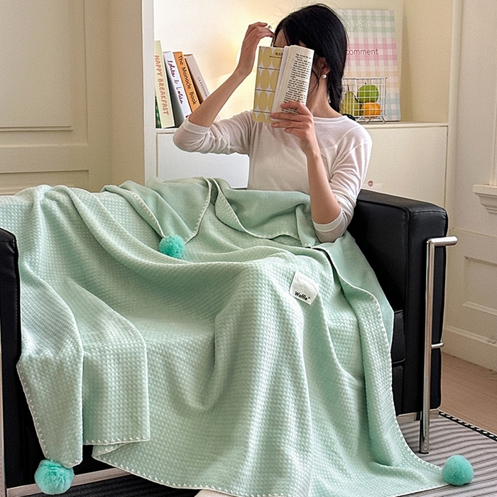 91家纺网 家纺一手货源 找家纺 艾佳 2025新款华夫格升级版毛球款四季毯盖毯毛毯毯子 曼波球蓝