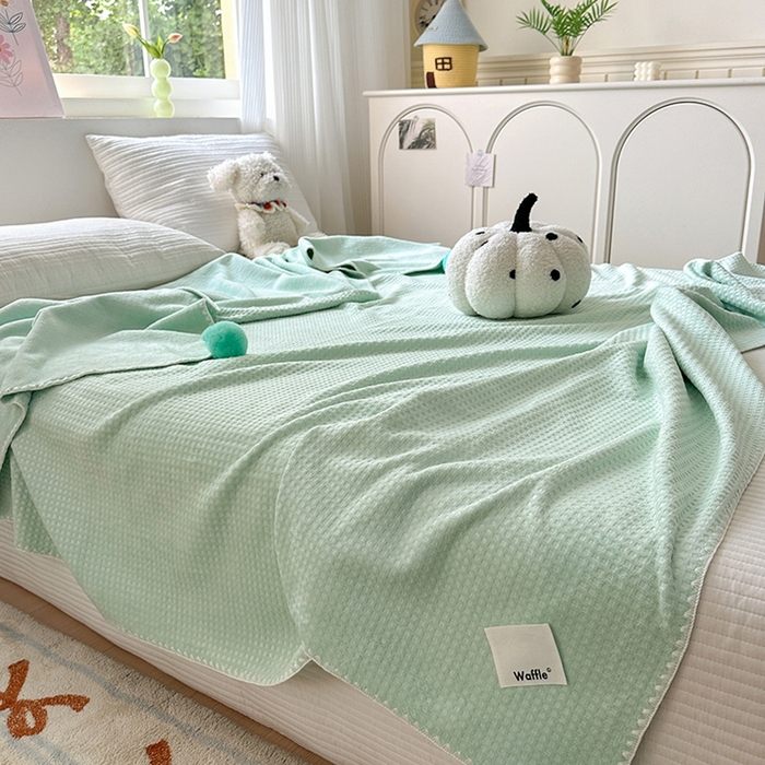 91家纺网 家纺一手货源 找家纺 艾佳 2025新款华夫格升级版毛球款四季毯盖毯毛毯毯子 曼波球蓝