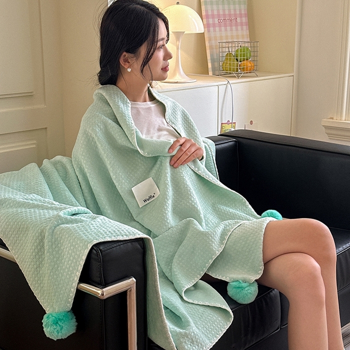 91家纺网 家纺一手货源 找家纺 艾佳 2025新款华夫格升级版毛球款四季毯盖毯毛毯毯子 曼波球蓝