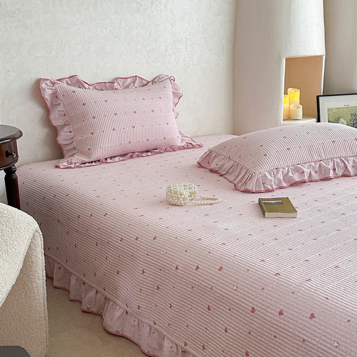 91家纺网 家纺一手货源 找家纺 琳可家居2025新款全棉印花花边床盖可搭配同款被套 爱心-仙女粉