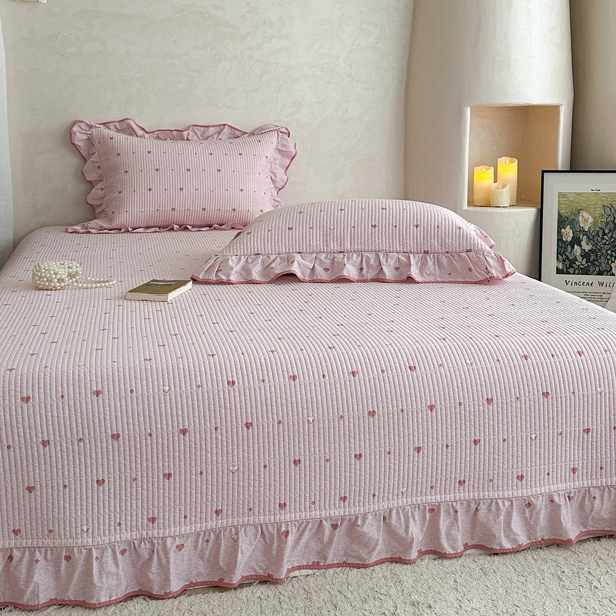 91家纺网 家纺一手货源 找家纺 琳可家居2025新款全棉印花花边床盖可搭配同款被套 爱心-仙女粉