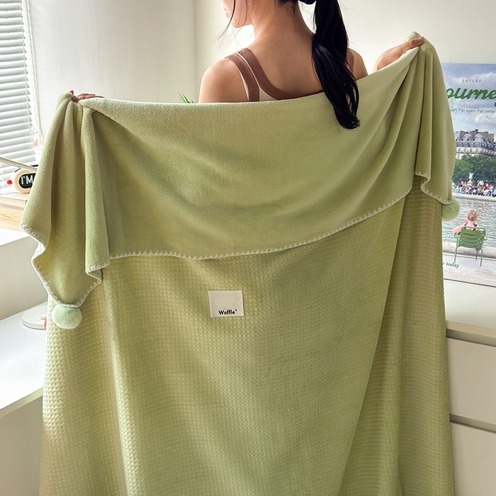 91家纺网 家纺一手货源 找家纺 艾佳 2025新款华夫格升级版毛球款四季毯盖毯毛毯毯子 曼波球绿