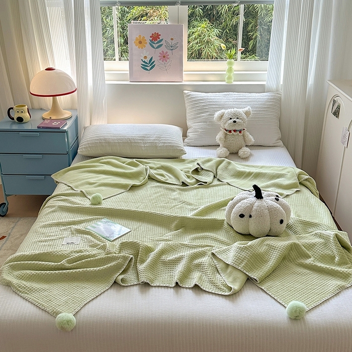 91家纺网 家纺一手货源 找家纺 艾佳 2025新款华夫格升级版毛球款四季毯盖毯毛毯毯子 曼波球绿