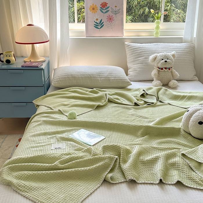 91家纺网 家纺一手货源 找家纺 艾佳 2025新款华夫格升级版毛球款四季毯盖毯毛毯毯子 曼波球绿