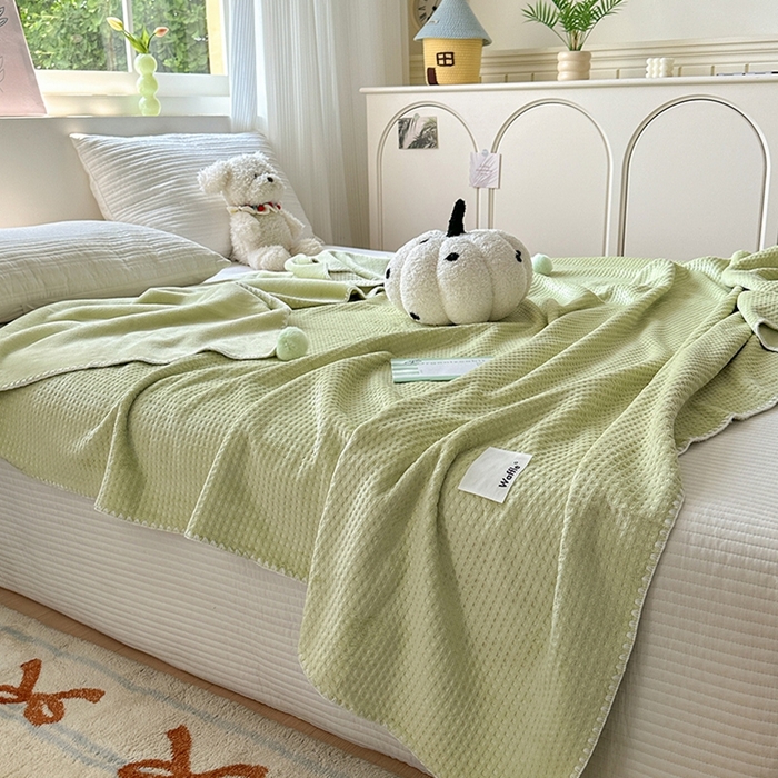 91家纺网 家纺一手货源 找家纺 艾佳 2025新款华夫格升级版毛球款四季毯盖毯毛毯毯子 曼波球绿