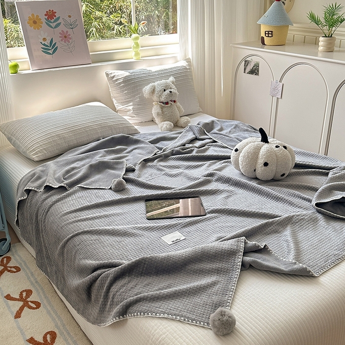 91家纺网 家纺一手货源 找家纺 艾佳 2025新款华夫格升级版毛球款四季毯盖毯毛毯毯子 米球灰