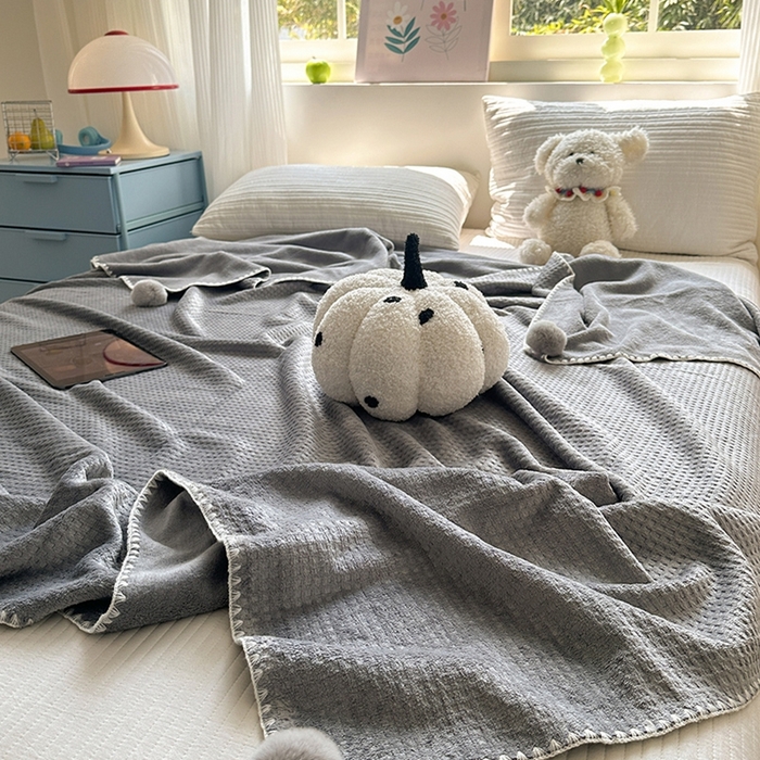 91家纺网 家纺一手货源 找家纺 艾佳 2025新款华夫格升级版毛球款四季毯盖毯毛毯毯子 米球灰