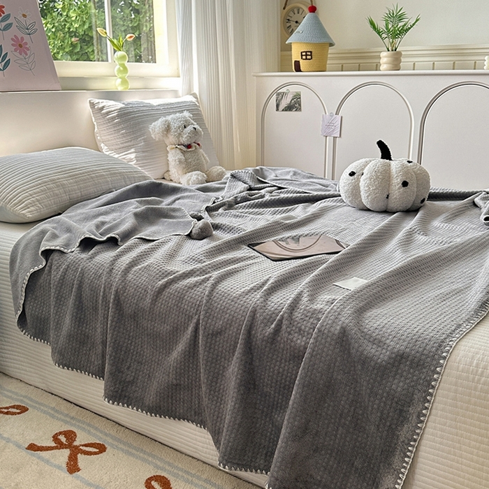 91家纺网 家纺一手货源 找家纺 艾佳 2025新款华夫格升级版毛球款四季毯盖毯毛毯毯子 米球灰