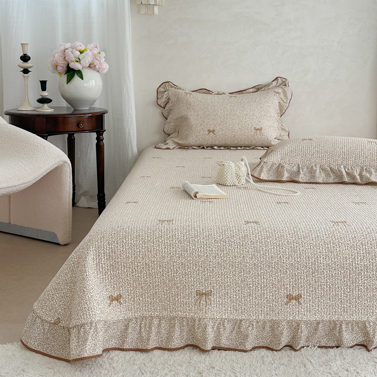 91家纺网 家纺一手货源 找家纺 琳可家居2025新款全棉印花花边床盖可搭配同款被套 蝴蝶结-浅咖